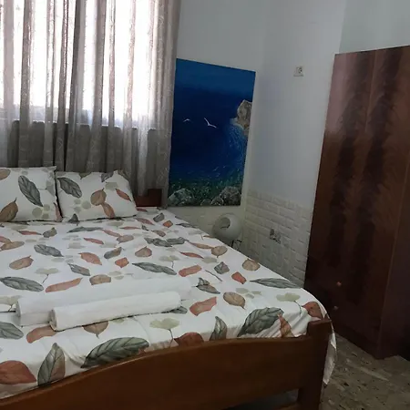 With Front Porch Apartament *